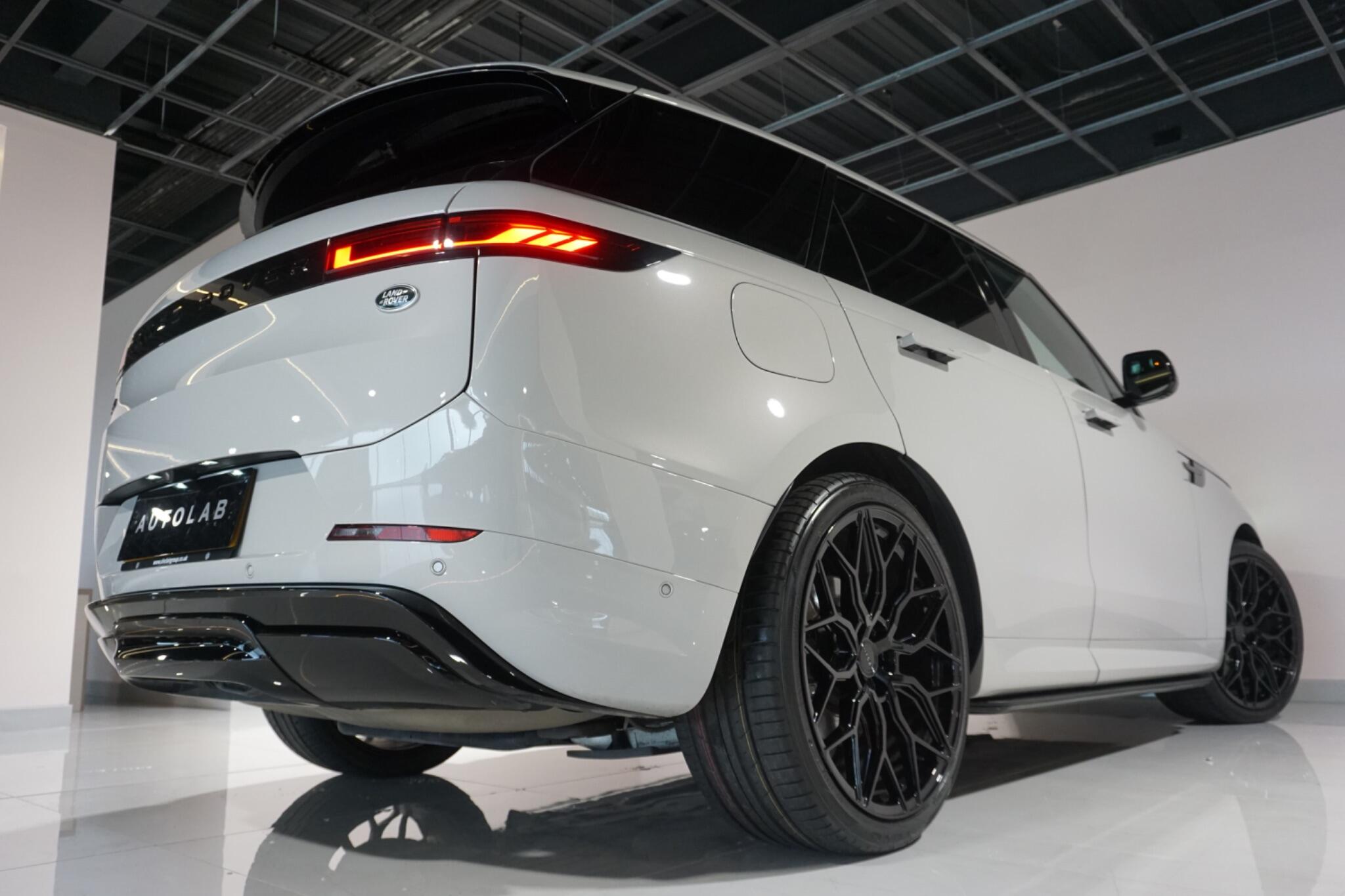 Land Rover Range Rover Sport 3.0 D300 MHEV Dynamic SE SUV 5dr Diesel Auto 4WD Euro 6 (s/s) (300 ps)